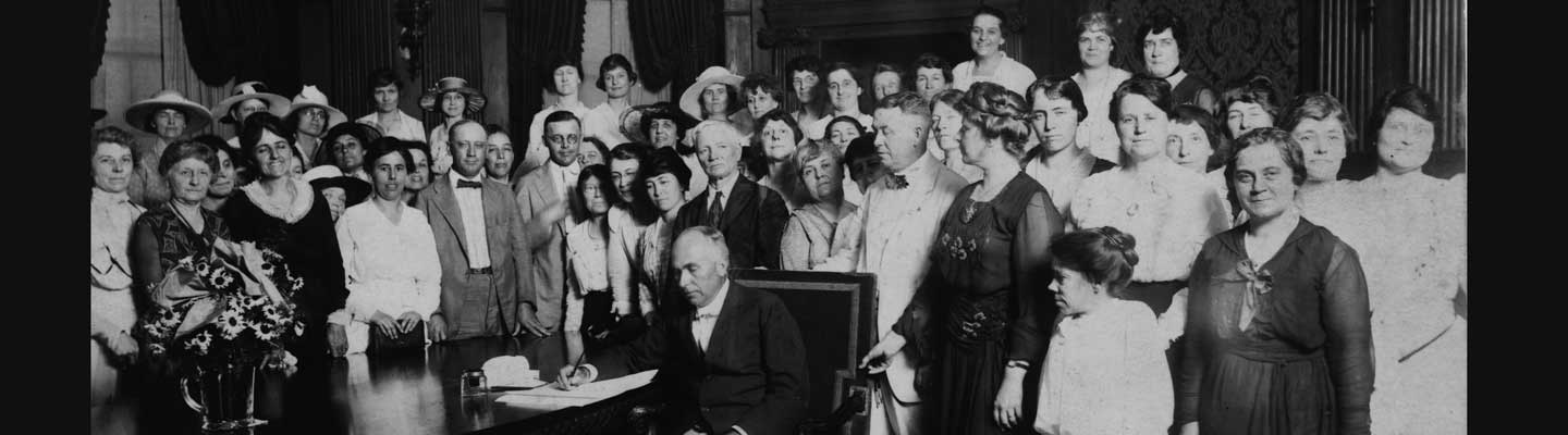 Signing-19th-amendment